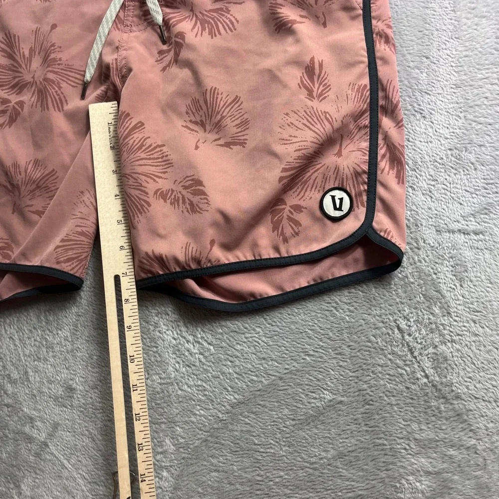 Vuori Cruise Board Shorts Mens 30 Pink Floral Tropical Swim Trunks V314